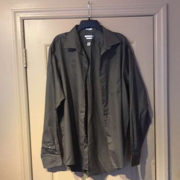 Van Heusen regular fit button down shirt - Picture 2 of 2